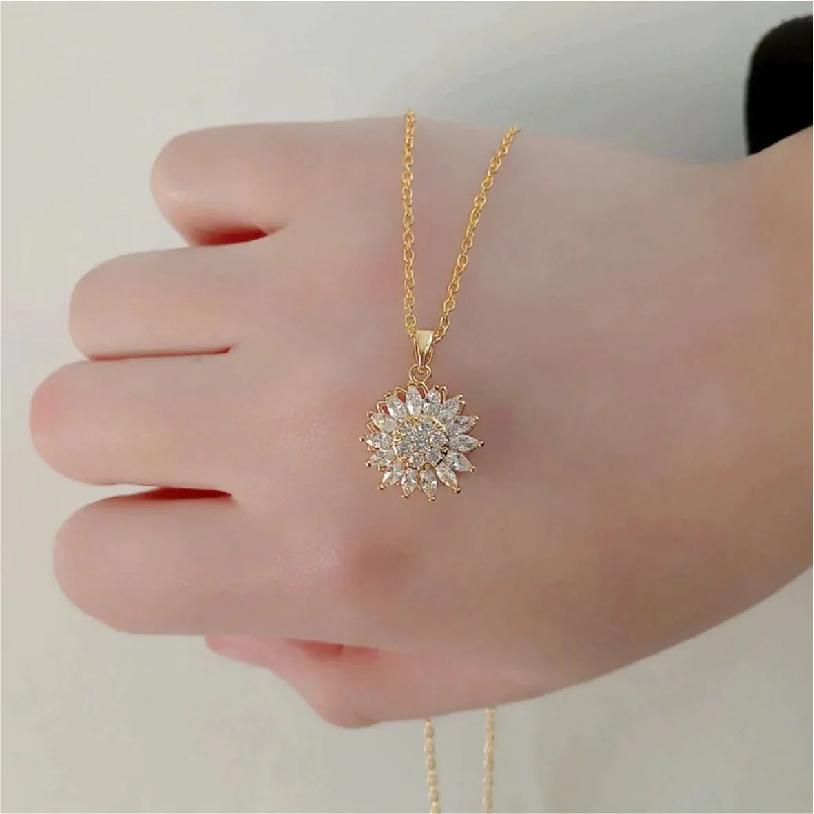 COLLAR GIRATORIO BAÑADO DE ORO